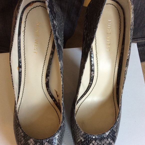 Nine West Black/Grey Hope Floats Faux Snakeskin Platform Heels Size 9M, Used - Picture 4 of 13